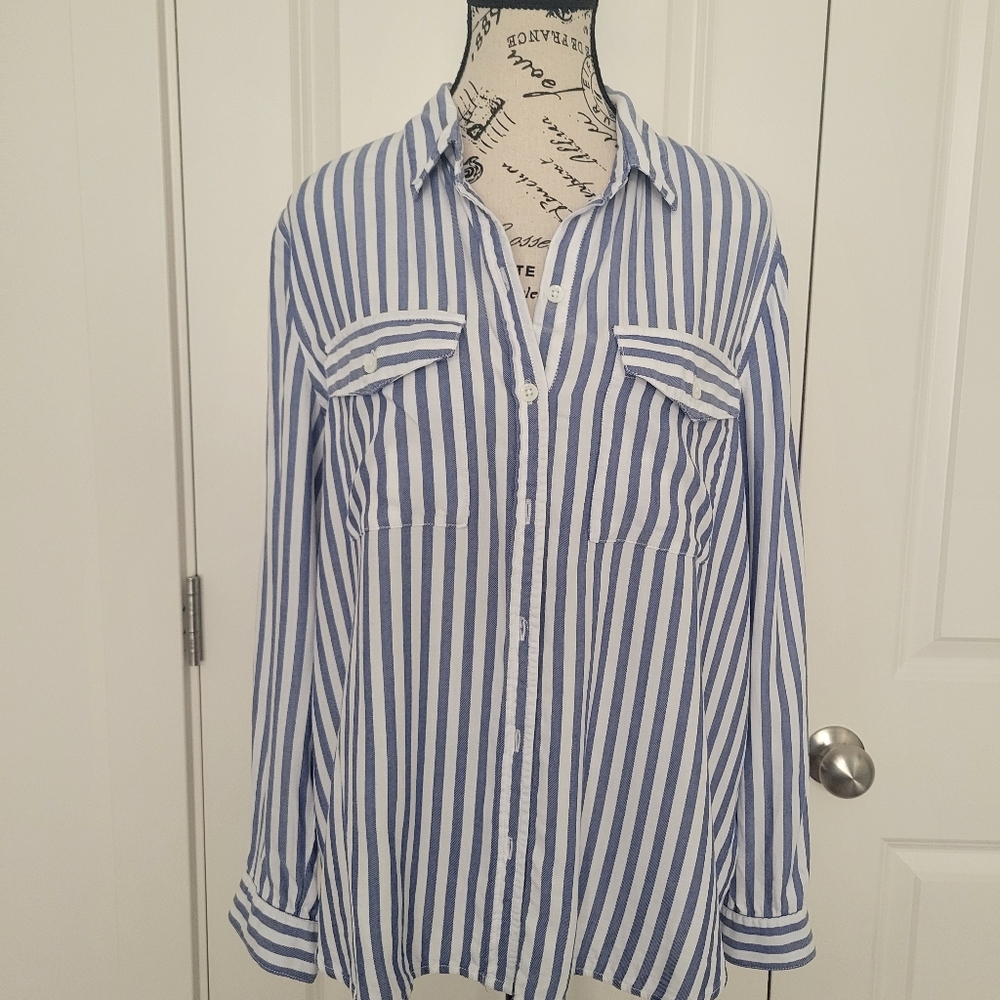 beachlunchlounge Blue and White Casual Button Down Shirt